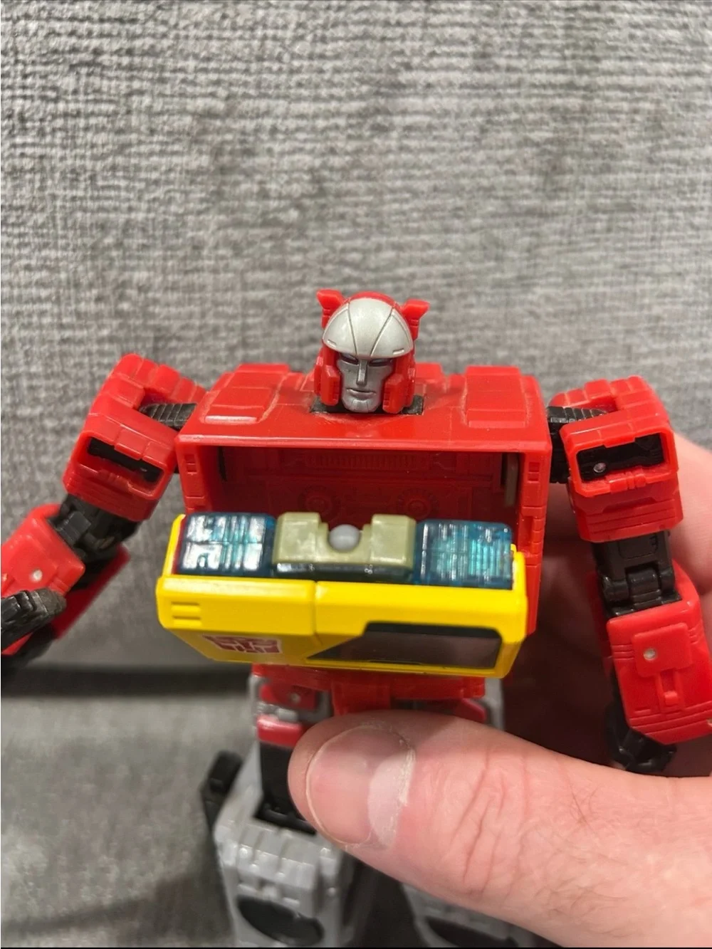 Hasbro Transformers Studio Series 86 Autobot Blaster Figure w/ Gun & Eject